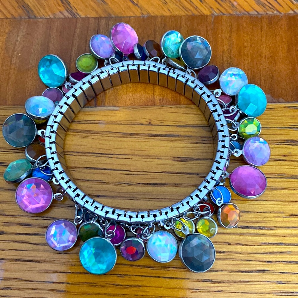 Coloured gem stretchable bracelet